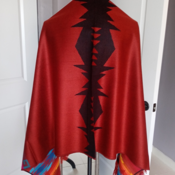 REVERSIBLE ARTISANAL ANDEAN SHAWL - Picture 3 of 4